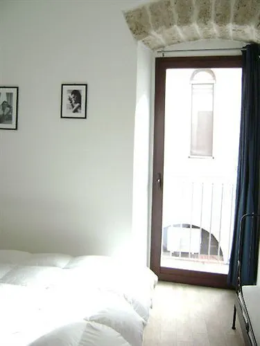 Saint Nicholas Plaza