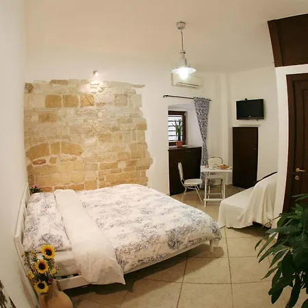 Saint Nicholas Plaza Maison d'hôtes 3*